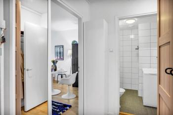 Design District w King Bed, Netflix, tram and bus nearby, Helsinki (foto 4)