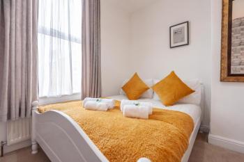 Leeds lovely home 4 Beds sleeps 9 free parking, Leeds (Foto 5)