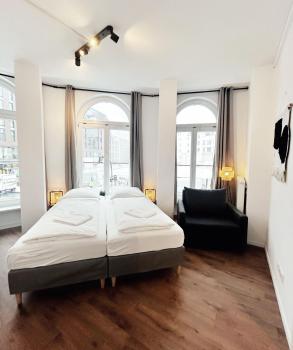 Stylish Apartment near Binnenalster for up to 8 Guests, Hamburgo (foto 3)