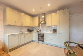 Garden Flat - 2 Bed 2 Bath - Allocated Parking - By Tempstay, Windsor (foto 4)