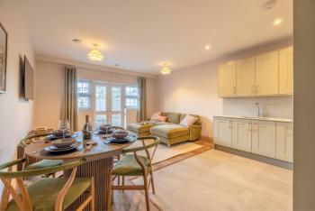 Garden Flat - 2 Bed 2 Bath - Allocated Parking - By Tempstay, Windsor (foto 2)