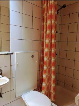 Colourful en-suite room in a penthouse on the docks!, Liverpool (photo 5)