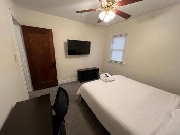 StayWithJay Premium Furnished Room near Cleveland Airport, Cleveland (foto 5)