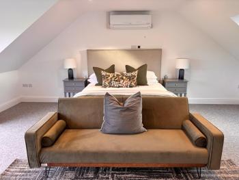 Gorgeous modern countryside loft, Bath (photo 2)