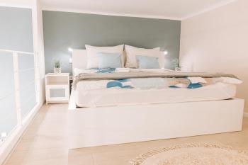 Chic Loft with Toucan Wallpaper and Airy Vibes, Budapest (photo 5)