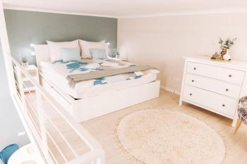 Chic Loft with Toucan Wallpaper and Airy Vibes, Budapest (photo 3)