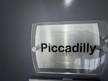 Piccadilly by Pureserviced, Plymouth (fotografie 5)
