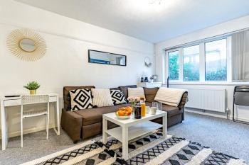 White House Apartment, near Broadway Plaza, 2 bedroom sleeps 5, Free wifi, Netflix, Бирмингем (фото 2)