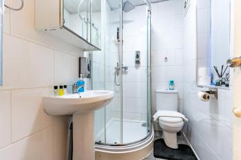 White House Apartment, near Broadway Plaza, 2 bedroom sleeps 5, Free wifi, Netflix, Бирмингем (фото 3)