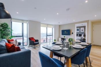 Stunning Top-Floor 2BR Free Parking & Stylish Stay, Liverpool (zdjęcie 3)