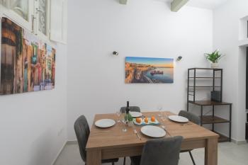 Stylish Valletta 1 bedooom Penthouse with Terrace in the centre with Views, Valletta (photo 2)
