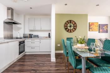 L1 City Stay, Netflix & Prime Location,Workspace, Liverpool (photo 3)