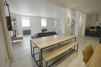 Spacious and stylish London pad, London (photo 3)