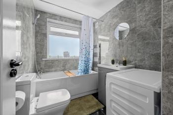 Spacious 4-Bed Luxury Home - Garden, Free Parking, Sleeps 8, Manchester (fotografie 5)