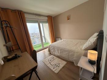 Large bright T4, tram, parking, Bordeaux (Foto 5)