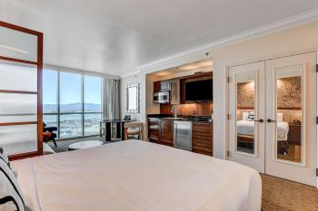 The Rosé II MGM Signature Studio Suite Tower 3 5 MIN WALK FROM F1 GRANDSTAND, Las Vegas (photo 5)