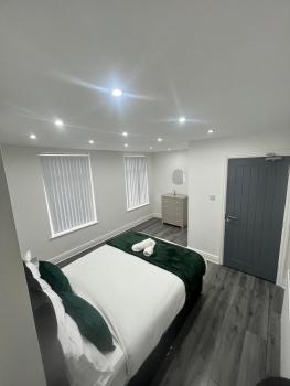 Contractors Dream, 4 Bedroom 2 Bathroom, Liverpool (photo 3)