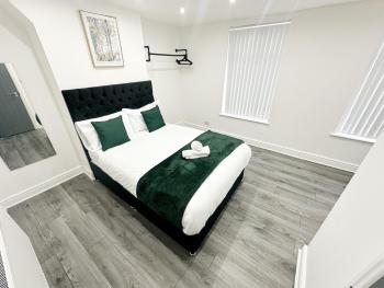 Contractors Dream, 4 Bedroom 2 Bathroom, Liverpool (photo 4)