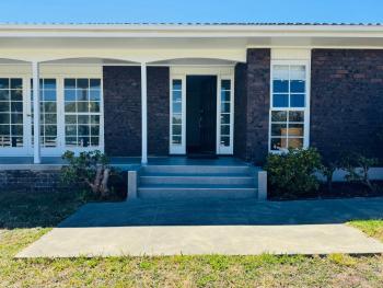 Seaside Luxury 4bedroom House, Auckland (photo 2)