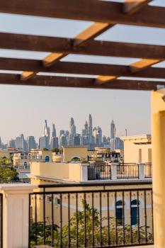 Stunning 4BR Jumeira Park Villa With Pool and Jacuzzi, Dubai (Foto 2)