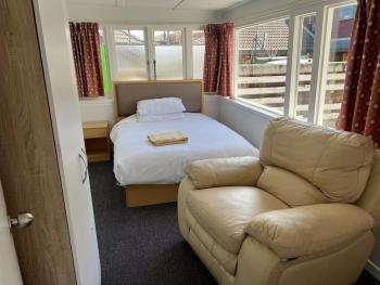 5 Bedroom House A with 13 Beds including 6 Double Beds, 2 Single Beds, and 5 Sofa Beds, Auckland (photo 5)