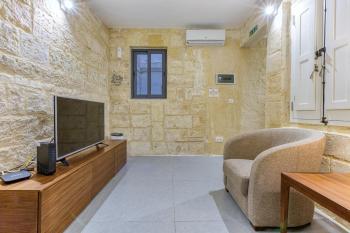 Cosy 1BR home in the heart of vibrant Valletta by 360 Estates, Валетта (фото 2)