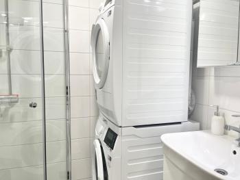 Double bed room in An apartment with lovely cats, Helsinki (photo 2)