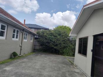 6 Beds including 4 Double Beds and 2 Single Sofa Beds Serviced Chalet B, Auckland (foto 4)