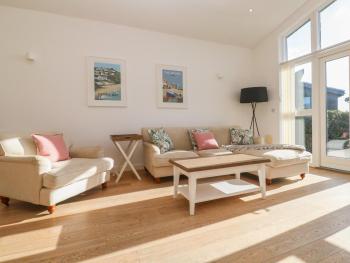 Una, Lodge 77, St Ives (photo 5)