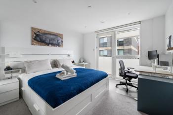 Impeccable Modern 2BR Apartment Peachy Stays, London (photo 5)