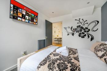 RB83PL - Comfortable Shared Bedroom in Leeds, Leeds (Foto 5)