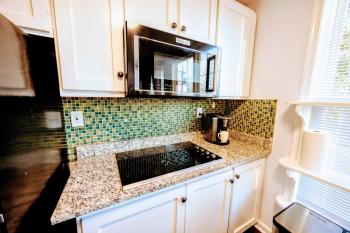 Relax with our 2BR Retreat! Minutes to DC and Pet is Ok! BBQ and Free Parking, Arlington (foto 5)