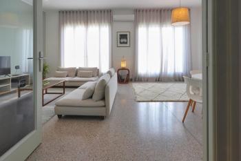 The 31 Grand Théâtre by IB Signature - Boho Chic 1BR Apt - with Wifi - Self check-in - 24 x7 Security - City View with terrace - Walk to Cafes! City Centre, Tram, Casablanca (fotografie 5)