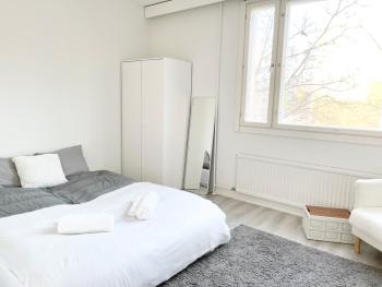 Double bed room in An apartment with lovely cats, Helsinki (Foto 2)