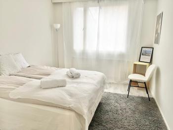 Double bed room in An apartment with lovely cats, Helsinki (Foto 4)