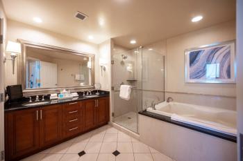 High Floor Strip View Suite& No Resort Fee& Free Valet, Las Vegas (foto 2)