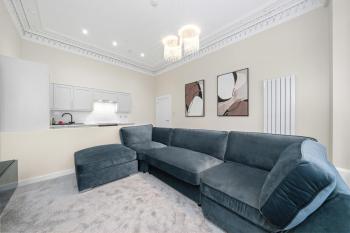 Large 4 Bed Property - Sleeps 8 - Perfect for Long Stays - 30 Sec Walk to Subway - 5 Min Drive to Glasgow City Centre, Glasgow (fotografie 4)