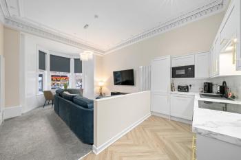 Large 4 Bed Property - Sleeps 8 - Perfect for Long Stays - 30 Sec Walk to Subway - 5 Min Drive to Glasgow City Centre, Glasgow (fotografie 5)