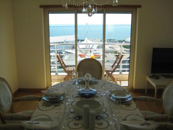 Haven in Lisbon - Exquisite Top Floor with 7 meters Balcony to the Largest Riverfront in Lisbon, Lisbon (photo 3)