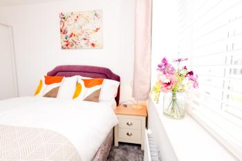 Manchester Cityside Deluxe Stay - 3 Bedroom House Great for Family with Free Parking & Garden, Manchester (photo 3)