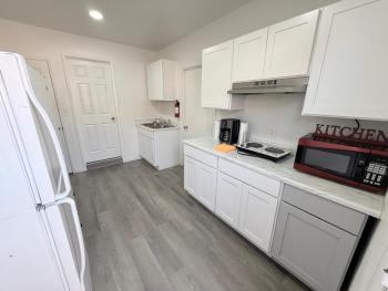 Vegas Apt 8 Mins to The Strip - Free Parking, Las Vegas (photo 4)