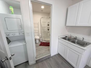 Vegas Apt 8 Mins to The Strip - Free Parking, Las Vegas (photo 3)