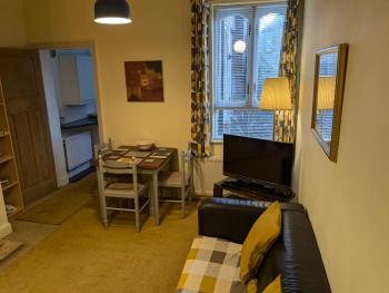 Apartment with Outside Patio and Car Space, Durham (photo 5)