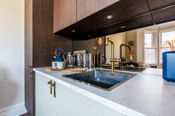 No 50 - 2nd Floor Beautiful one bed apartment in Liverpool Sleeps 4, Liverpool (photo 3)