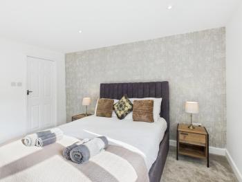 Jays modern guest house, Birmingham (photo 2)