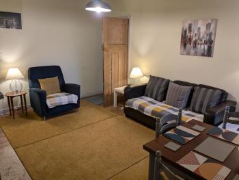 Apartment with Outside Patio and Car Space, Durham (photo 5)