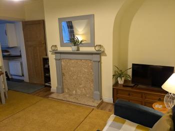 Apartment with Outside Patio and Car Space, Durham (photo 2)