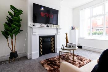 Luxe & Stylish Home in Manchester near city center, Manchester (photo 4)