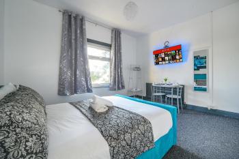 RB27GT - Comfortable Shared Bedroom in Morley, Leeds (Foto 5)