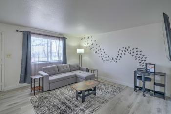 Vegas Getaway Near Strip! Sleeps 6!, Las Vegas (photo 4)